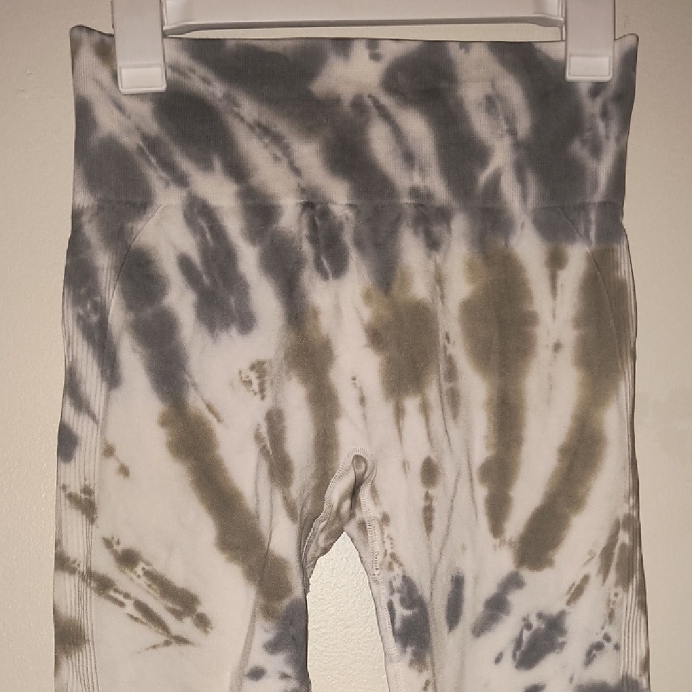 Kids Tie-Dye Leggings in Gray and Tan